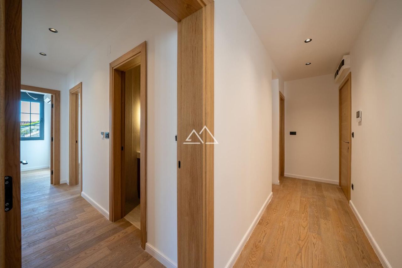 Апартаменты в Тивате, Черногория, 96 м² - фото 10