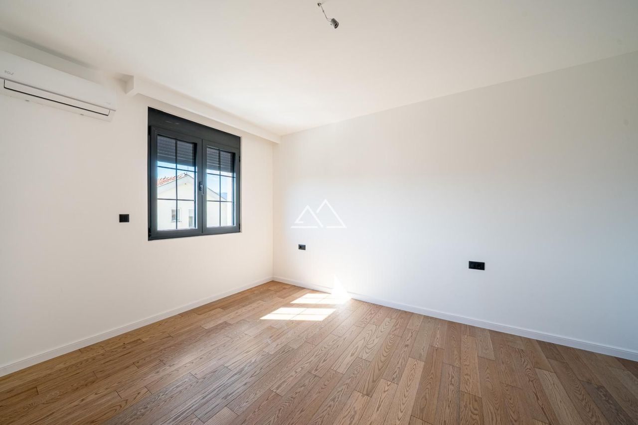 Апартаменты в Тивате, Черногория, 96 м² - фото 11