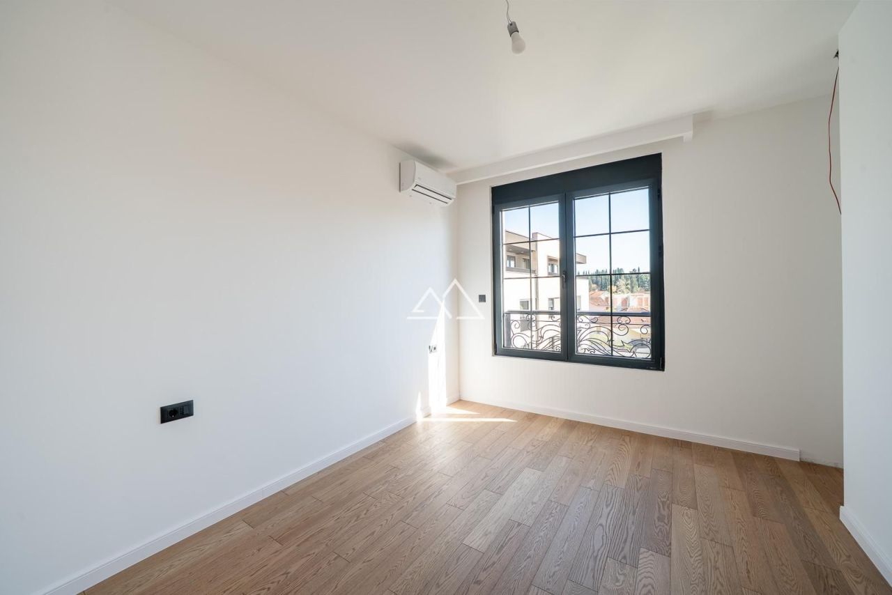 Апартаменты в Тивате, Черногория, 96 м² - фото 12