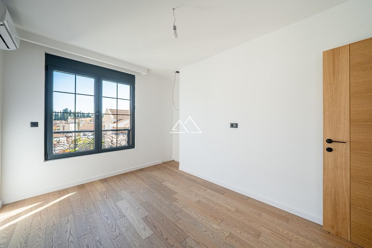 Апартаменты в Тивате, Черногория, 96 м² - фото 13