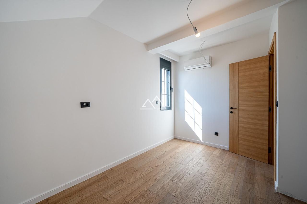 Апартаменты в Тивате, Черногория, 96 м² - фото 16