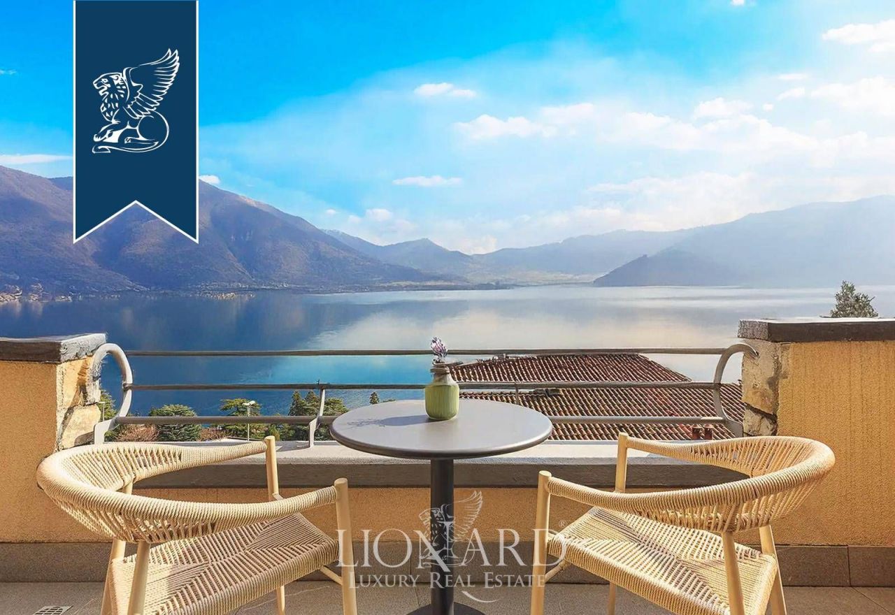 Вилла в Карате-Урио, Италия, 220 м² - фото 1