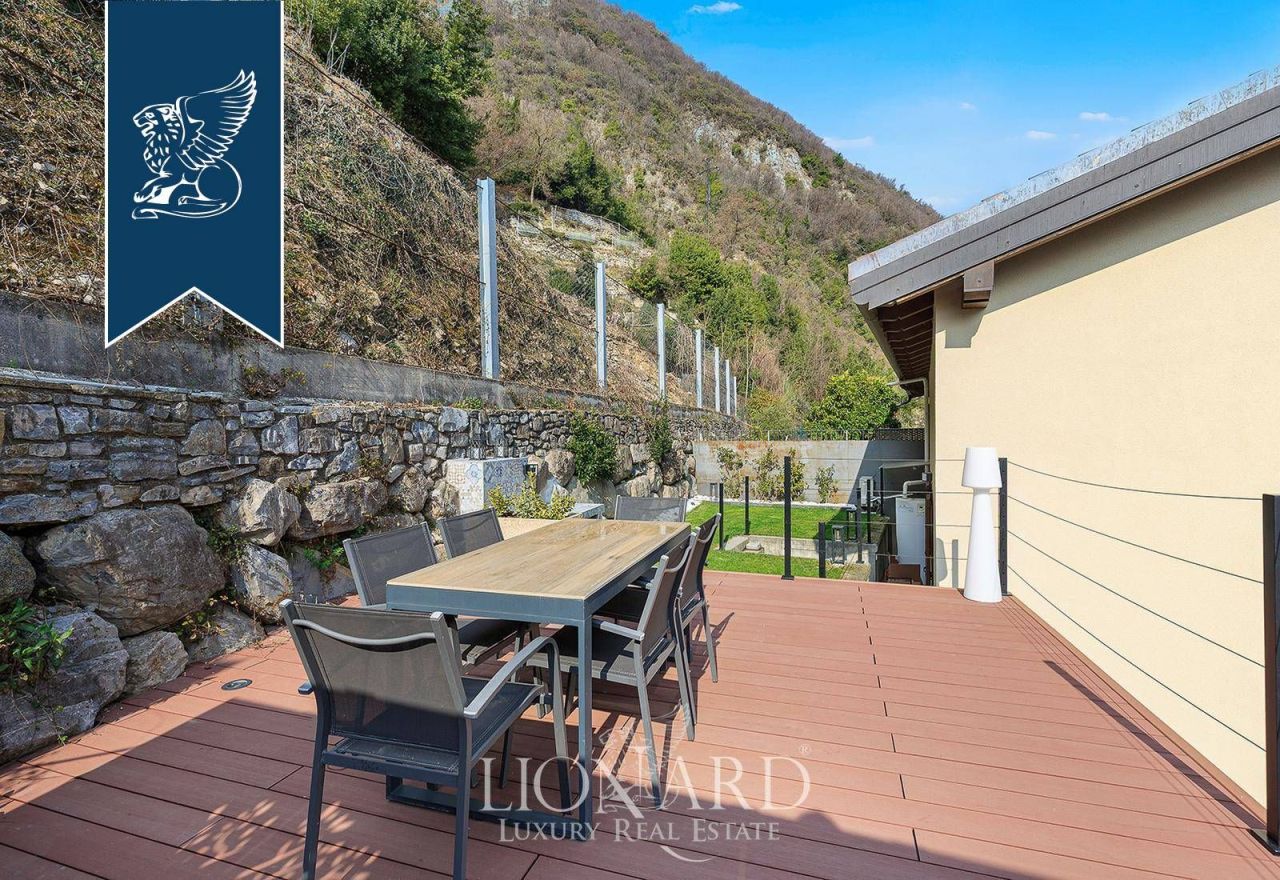 Вилла в Карате-Урио, Италия, 220 м² - фото 4