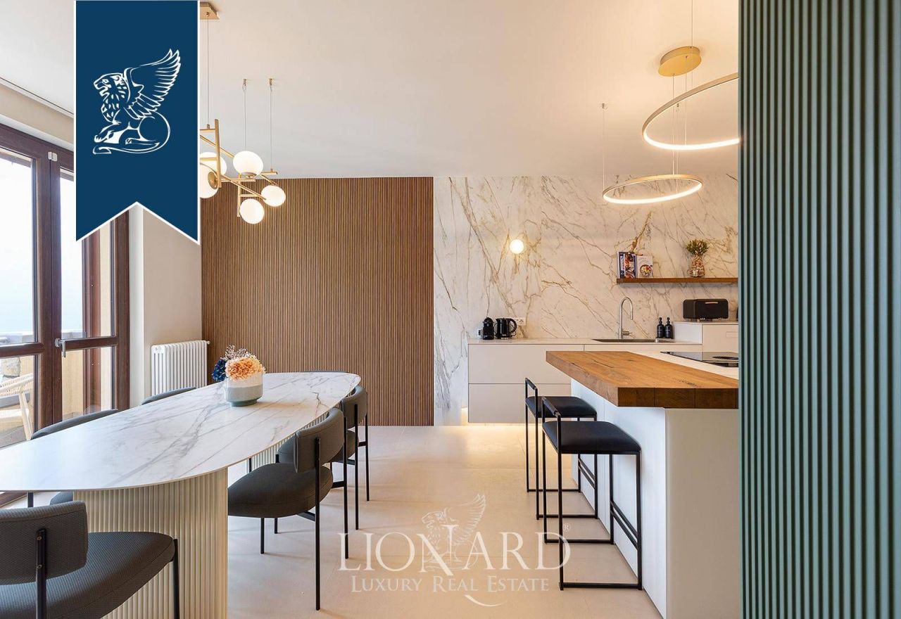 Вилла в Карате-Урио, Италия, 220 м² - фото 11