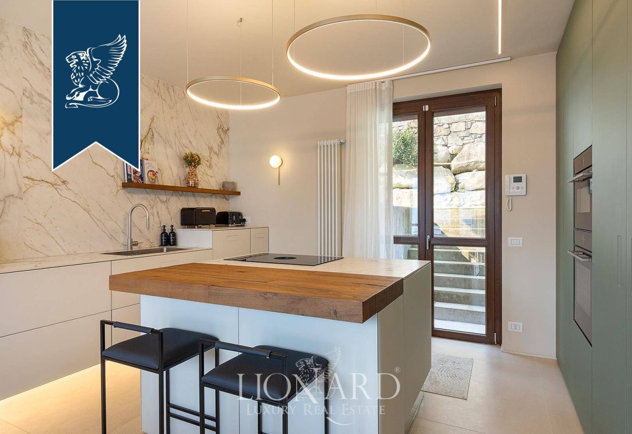 Вилла в Карате-Урио, Италия, 220 м² - фото 12