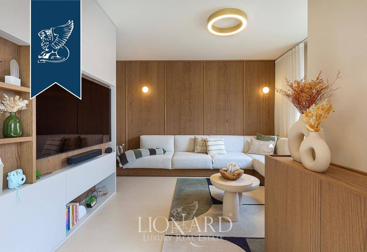 Вилла в Карате-Урио, Италия, 220 м² - фото 16