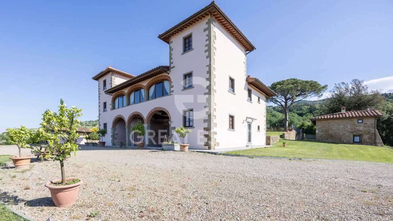 Дом Loro Ciuffenna, Италия, 825 м² - фото 1