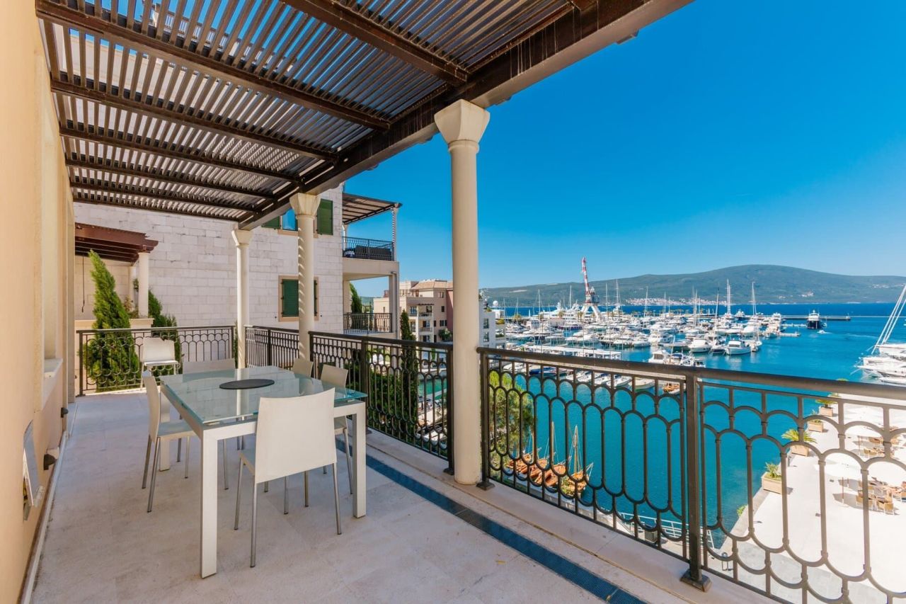 Апартаменты в Тивате, Черногория, 240 м² - фото 2