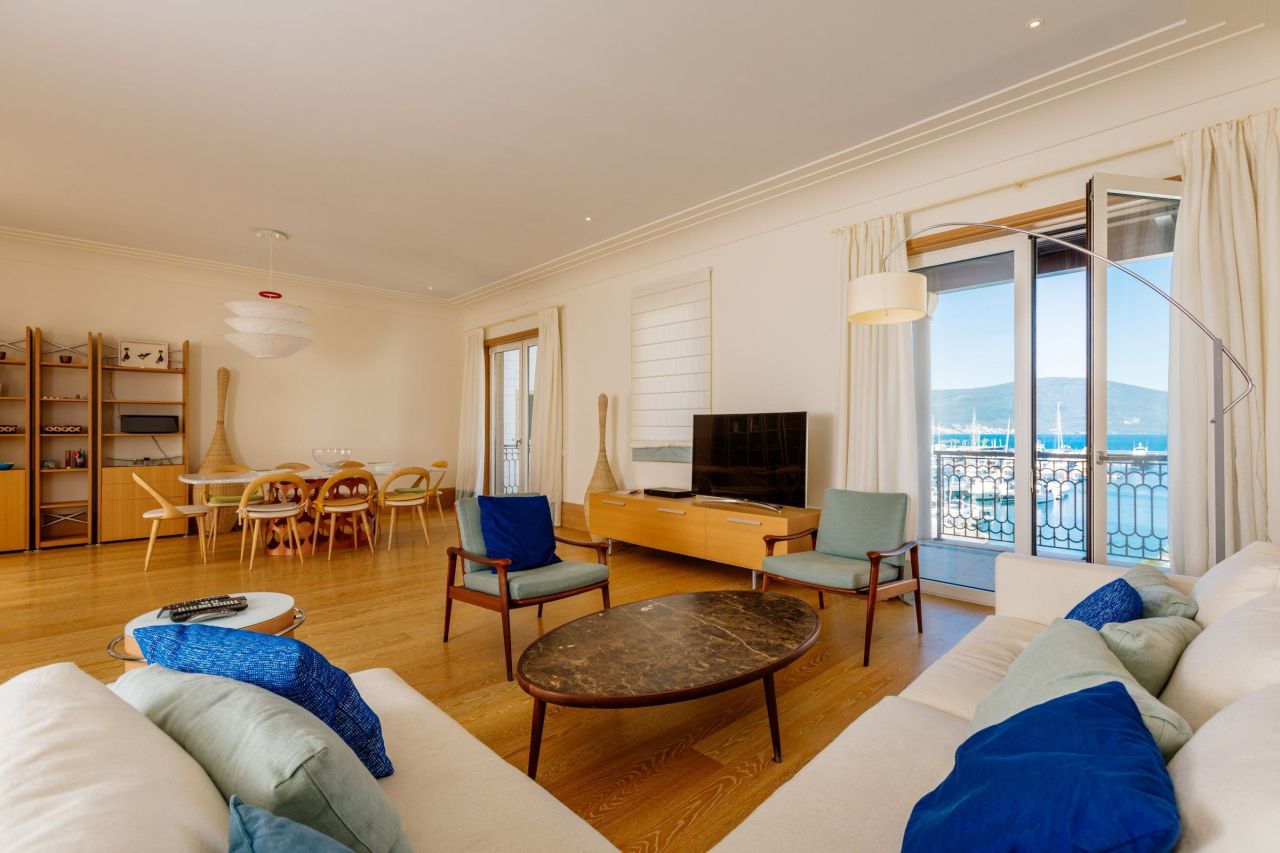 Апартаменты в Тивате, Черногория, 240 м² - фото 4