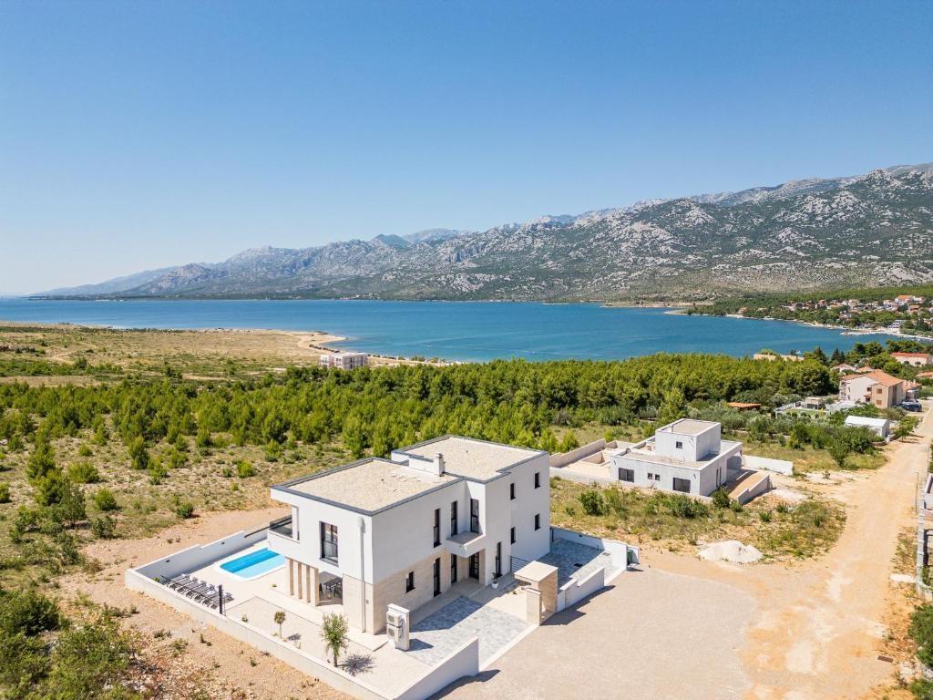 Вилла в Карлобаге, Хорватия, 320 м² - фото 1