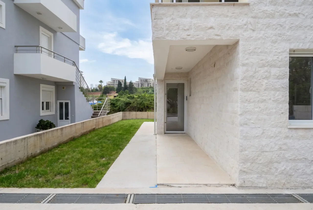Квартира в Херцег-Нови, Черногория, 73 м² - фото 1