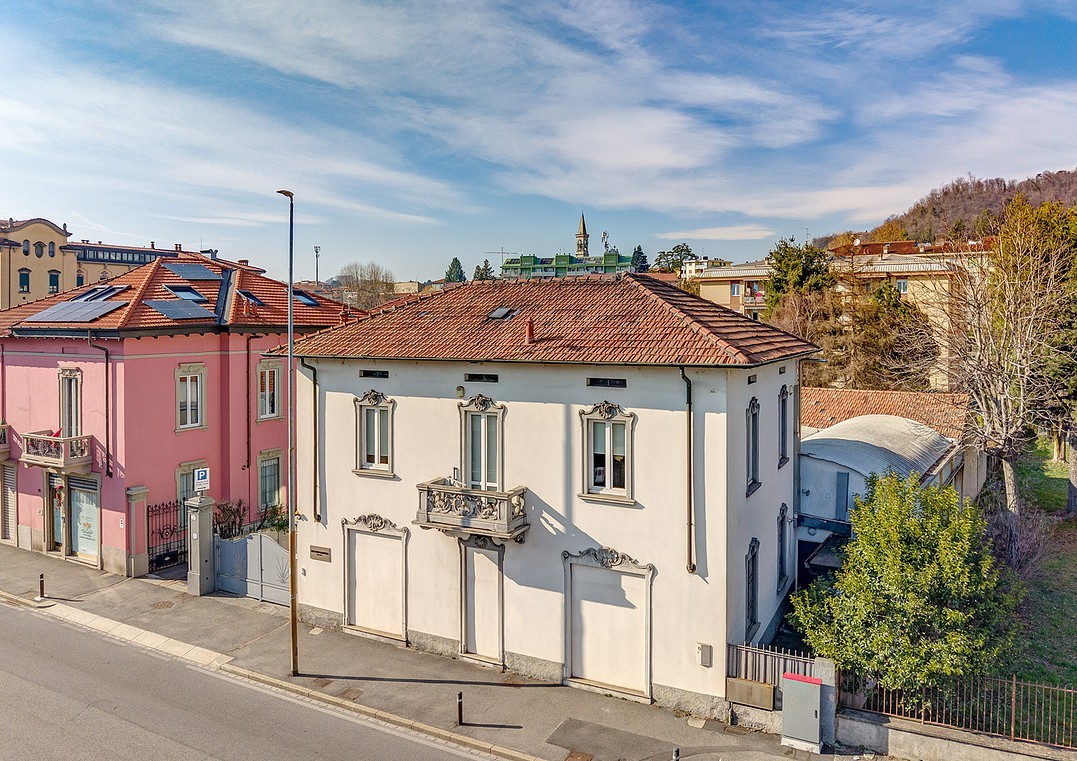 Доходный дом в Комо, Италия, 500 м² - фото 1
