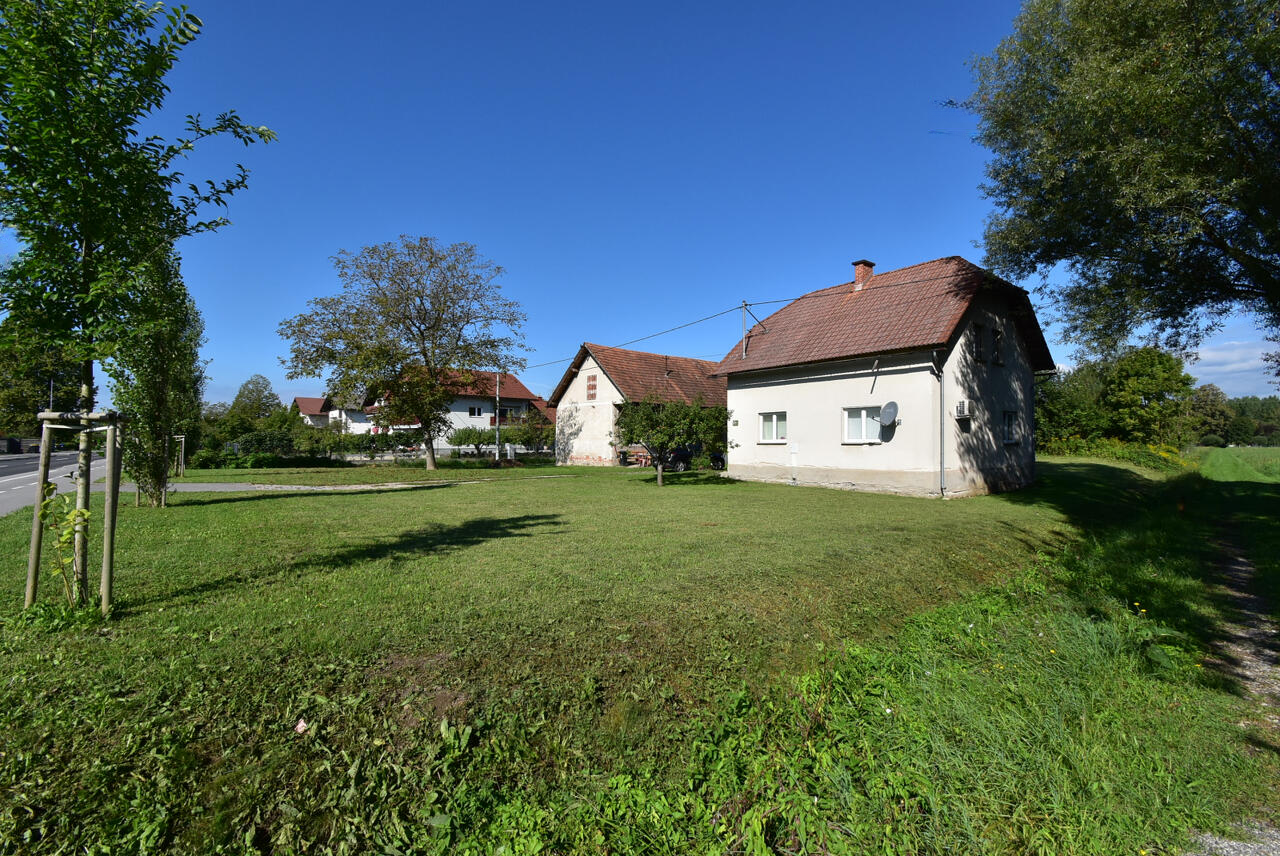 Земля в Любляне, Словения, 1 605 м² - фото 1