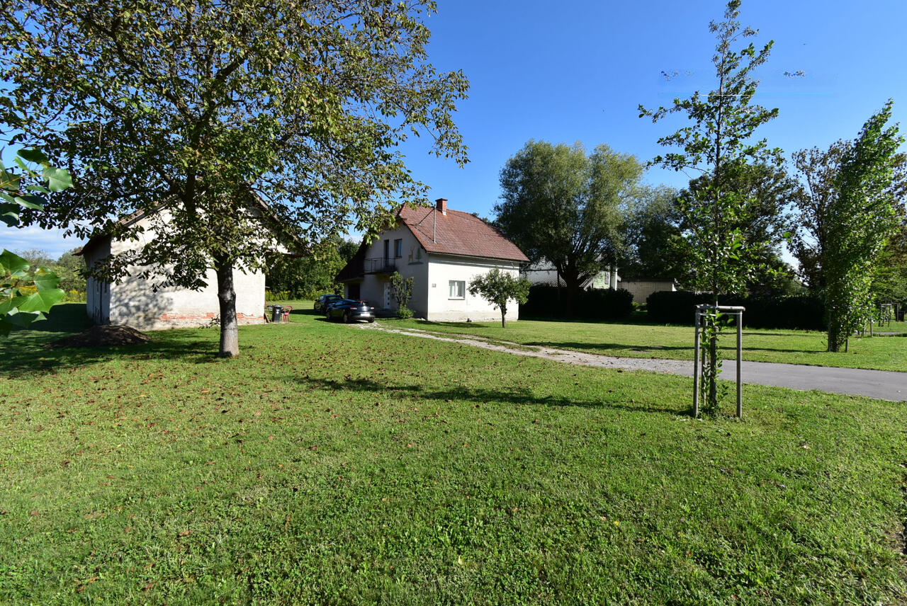 Земля в Любляне, Словения, 1 605 м² - фото 2