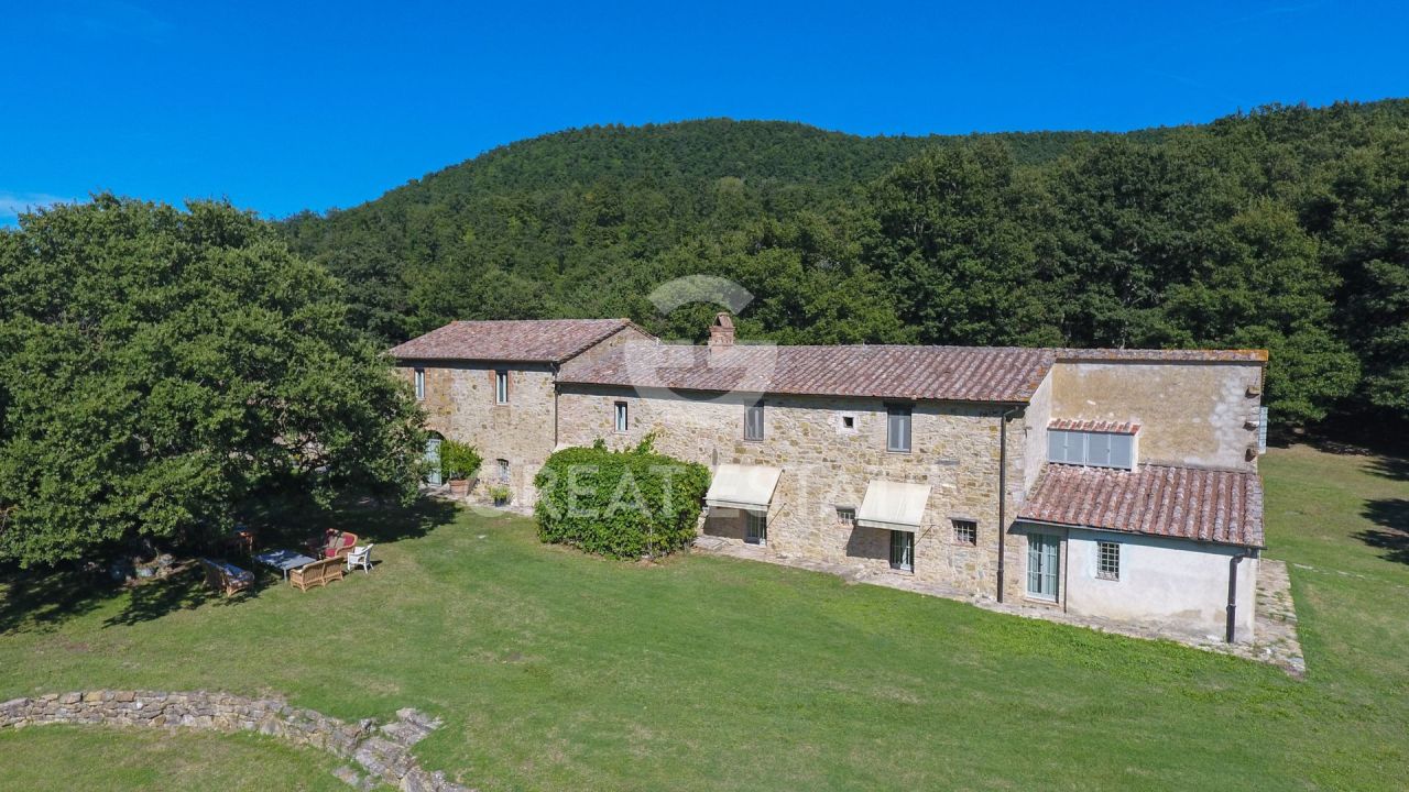 Дом San Casciano dei Bagni, Италия, 760.98 м² - фото 1