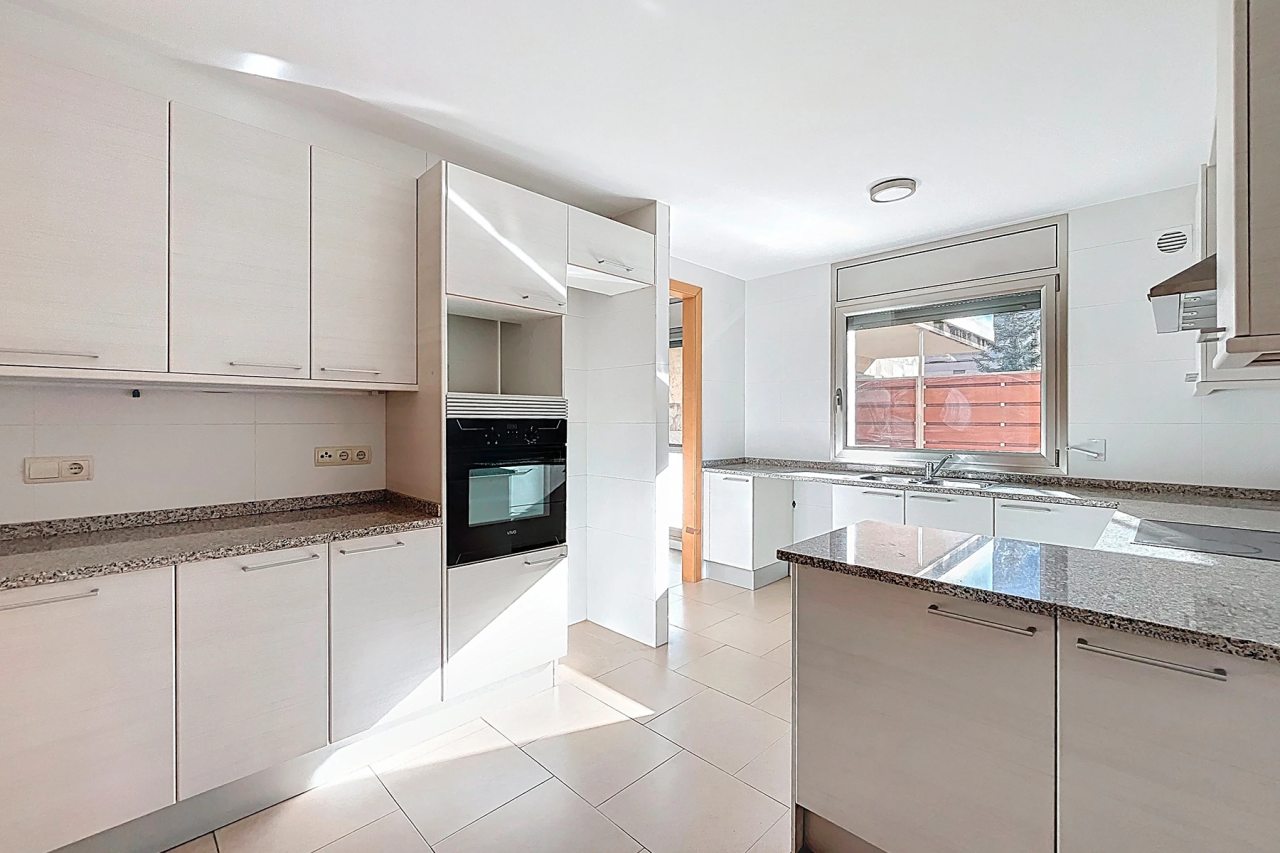 Квартира в Эскальдесе, Андорра, 164 м² - фото 1