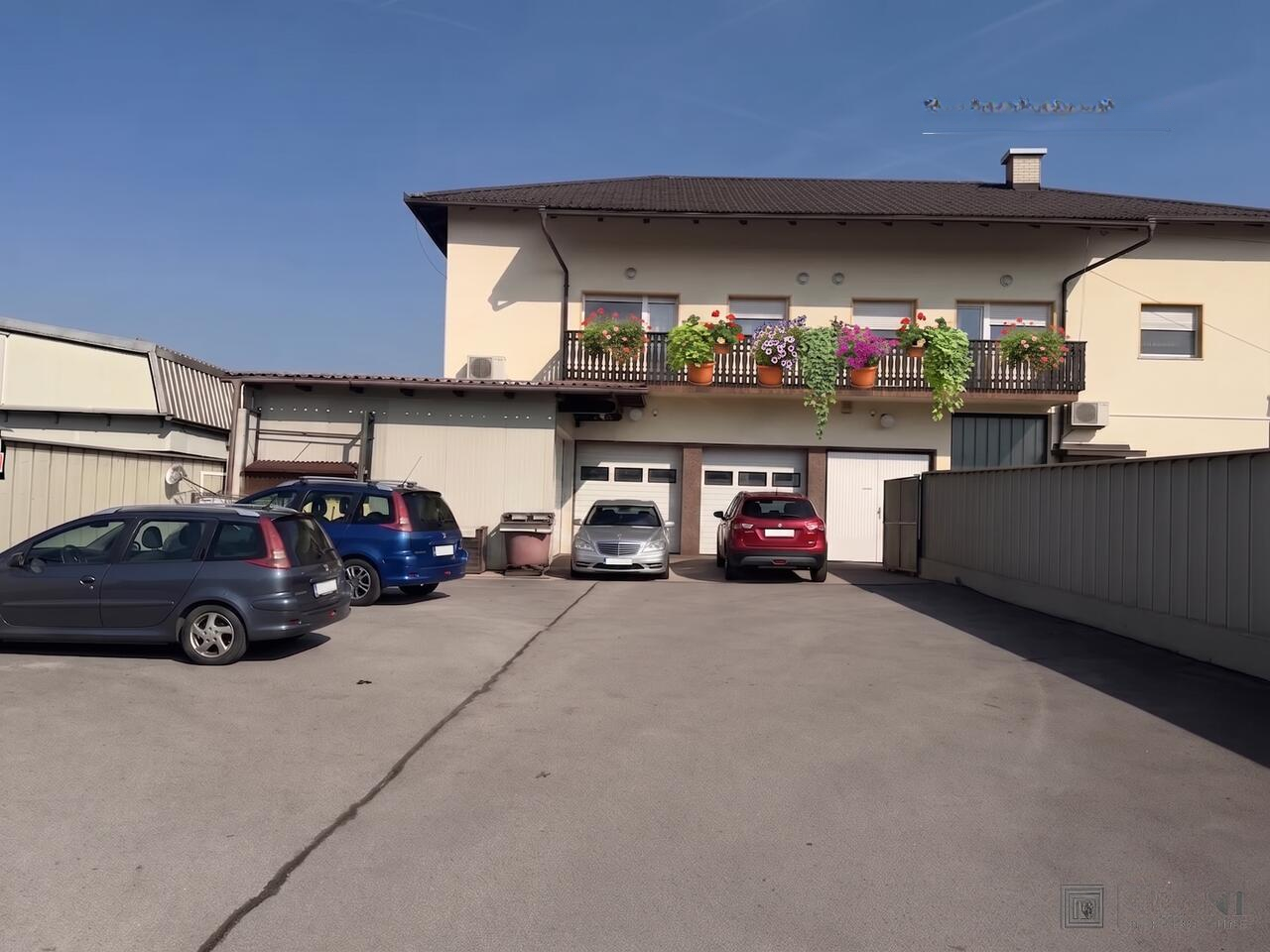 Офис в Любляне, Словения, 330 м² - фото 1