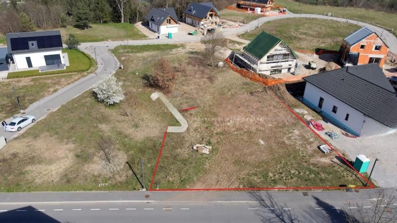 Земля в Бледе, Словения, 608 м² - фото 1