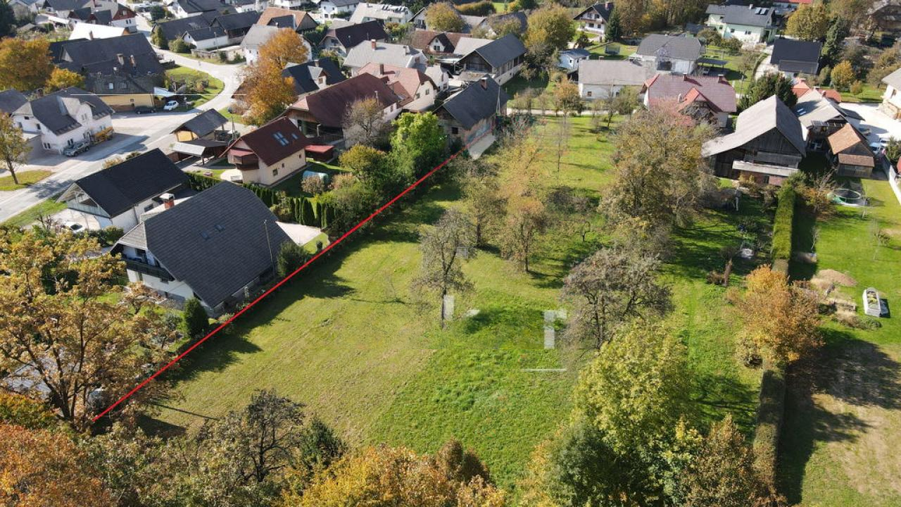 Земля в Радовлице, Словения, 2 709 м² - фото 1