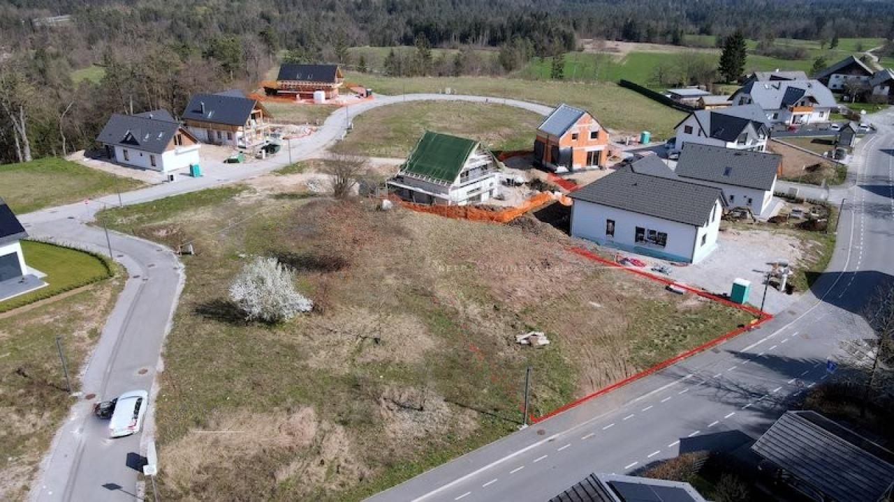 Земля в Бледе, Словения, 608 м² - фото 2