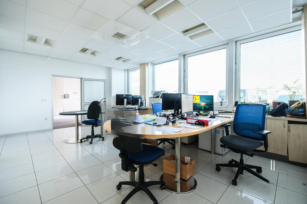 Офис в Любляне, Словения, 445 м² - фото 3