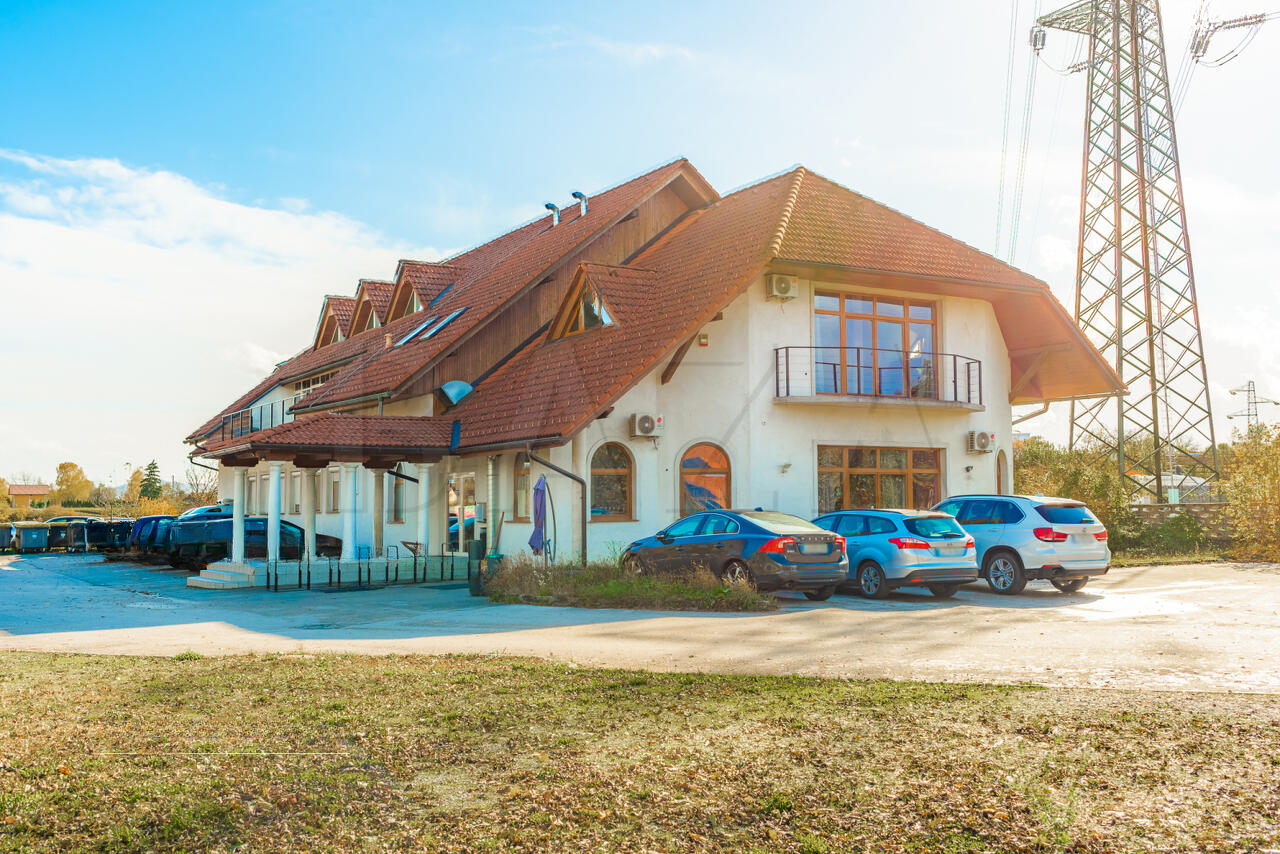 Офис в Любляне, Словения, 1 041 м² - фото 4