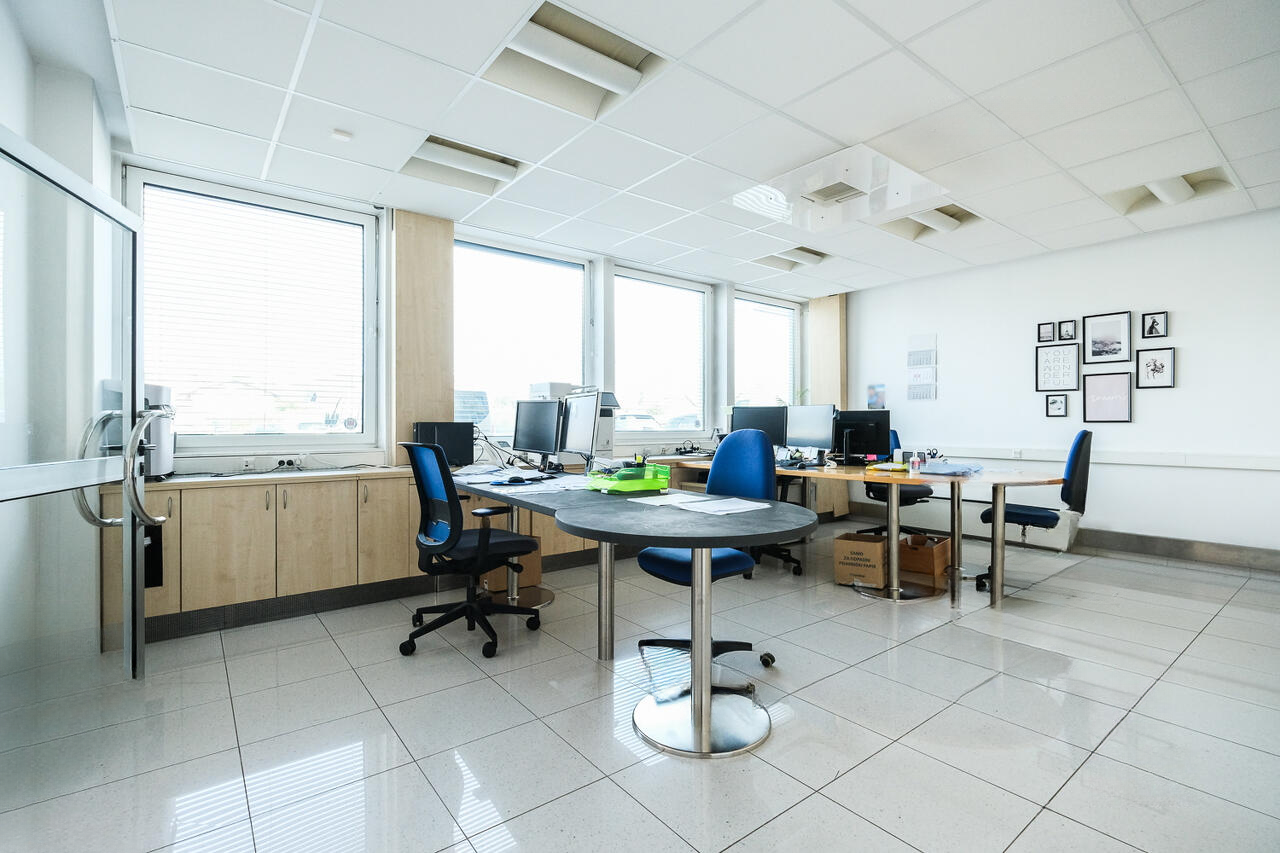 Офис в Любляне, Словения, 445 м² - фото 1