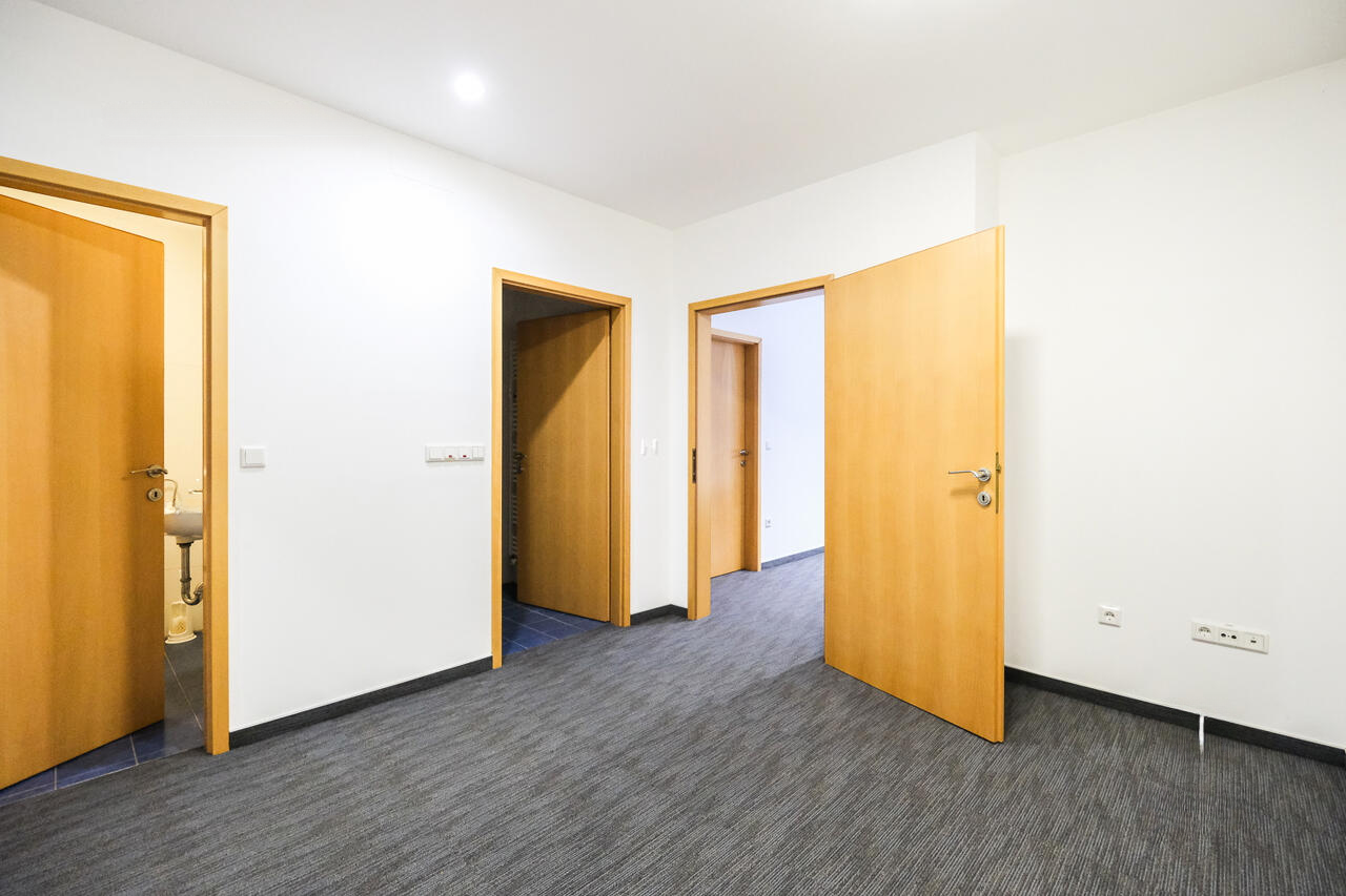 Офис в Любляне, Словения, 445 м² - фото 8