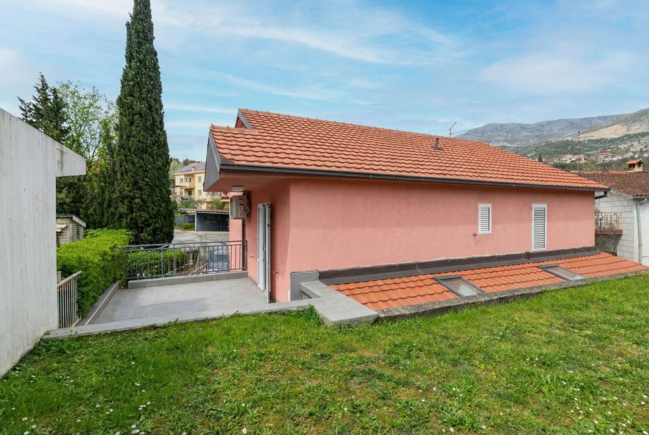 Дом в Херцег-Нови, Черногория, 265 м² - фото 3