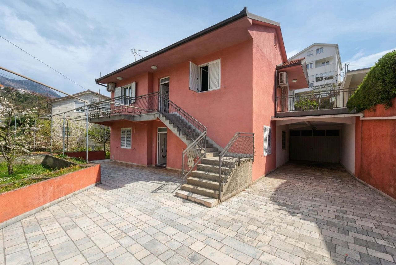 Дом в Херцег-Нови, Черногория, 265 м² - фото 2