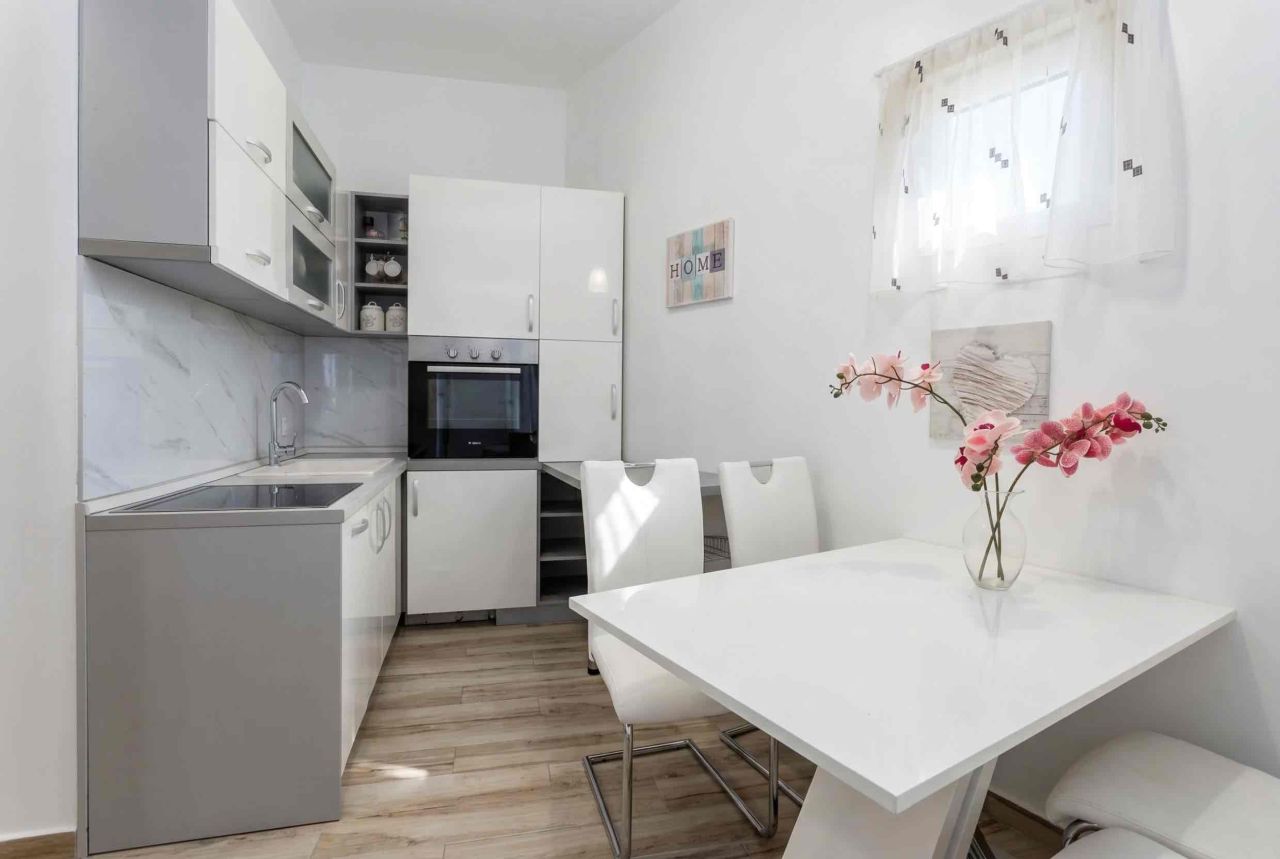 Квартира в Бечичи, Черногория, 35 м² - фото 1