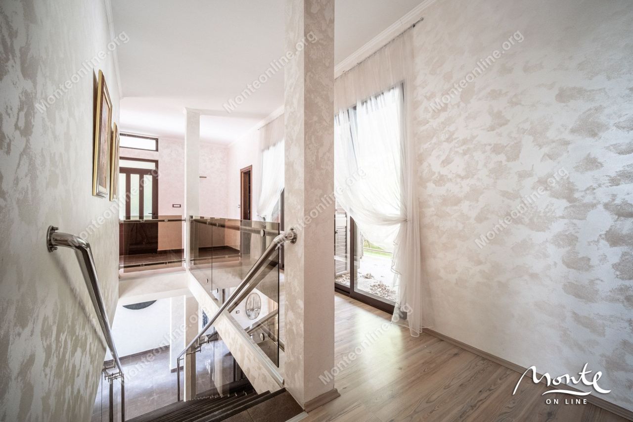 Вилла в Херцег-Нови, Черногория, 188 м² - фото 13
