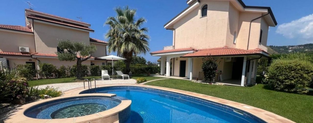 Вилла в Диаманте, Италия, 205 м² - фото 1