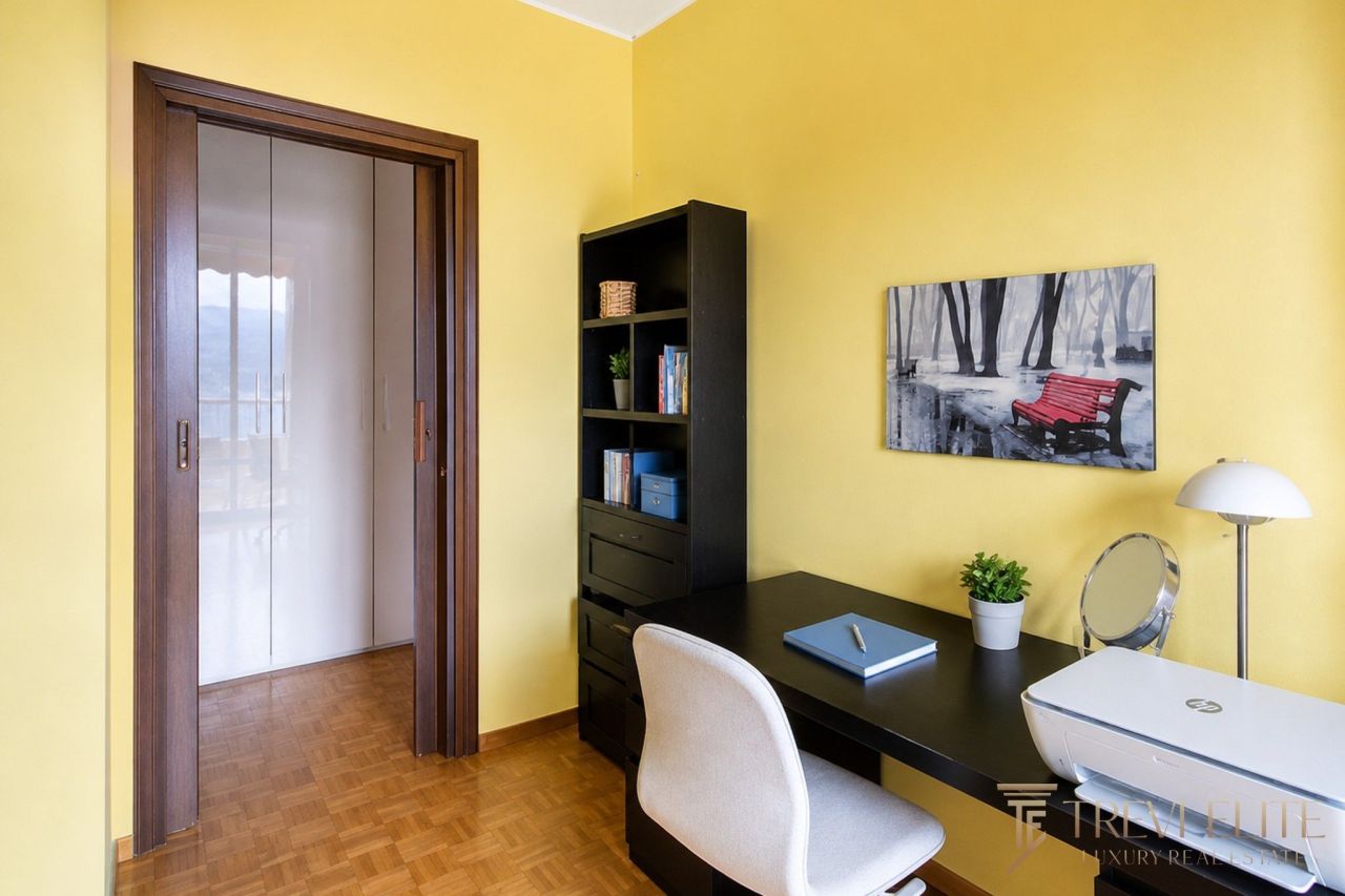 Квартира в Кампионе-д'Италия, Италия, 90 м² - фото 12