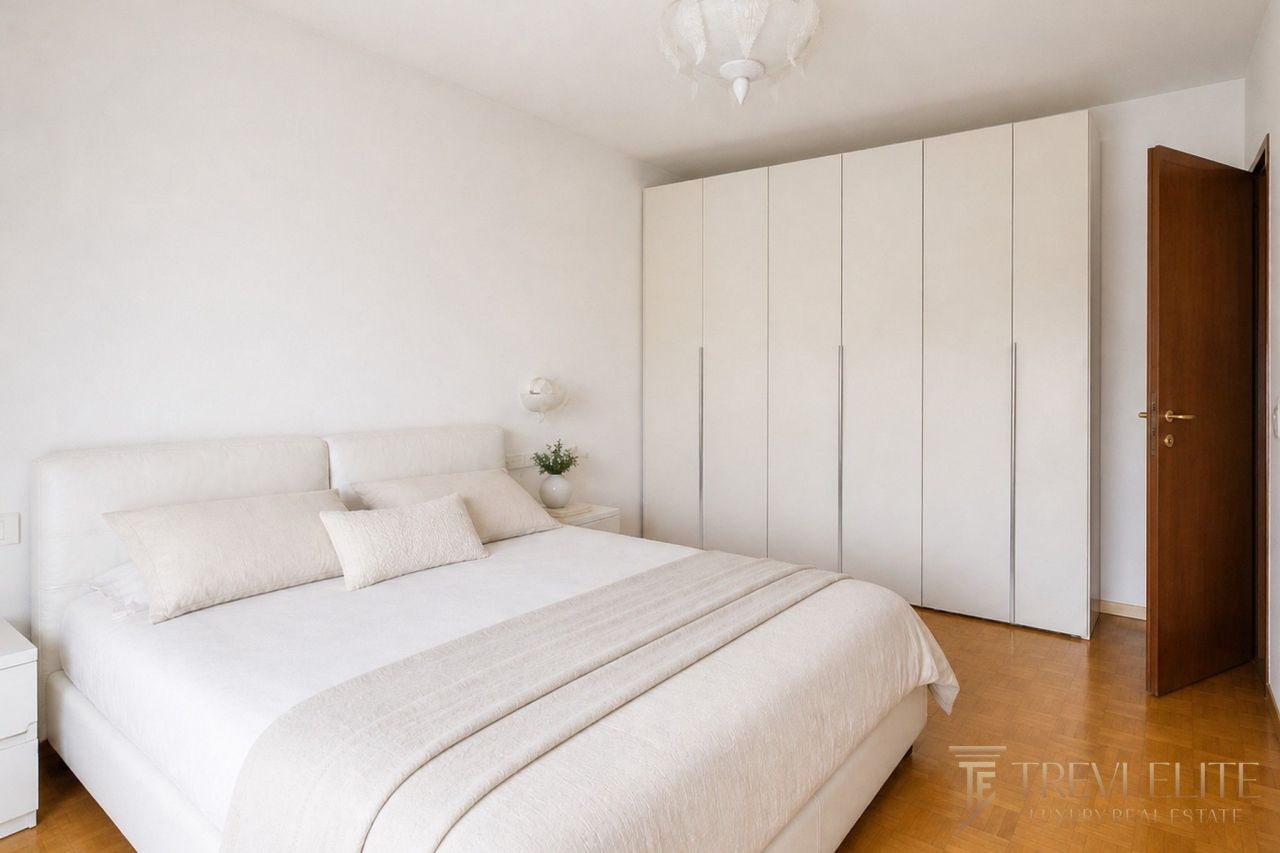 Квартира в Кампионе-д'Италия, Италия, 90 м² - фото 11