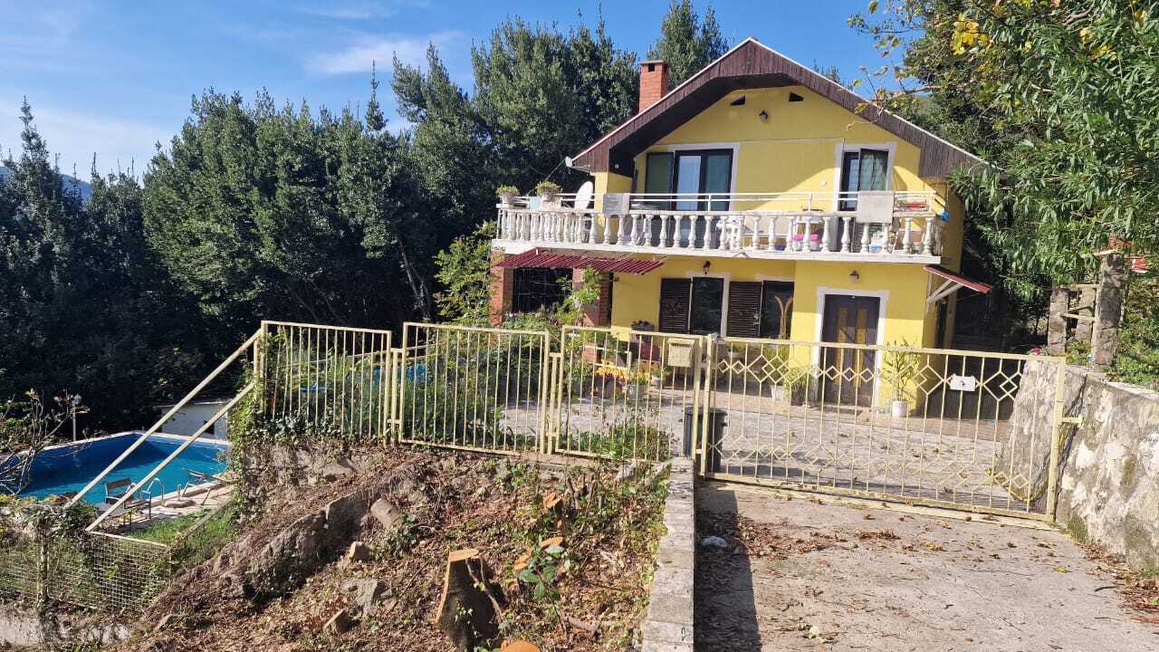 Дом в Херцег-Нови, Черногория, 143 м² - фото 1