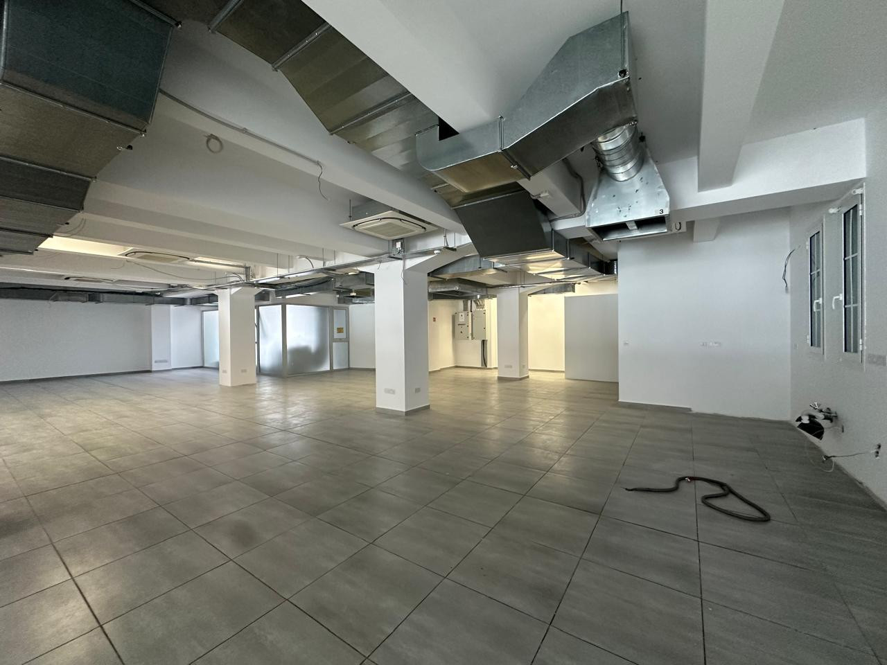 Магазин в Айос-Атанасиосе, Кипр, 715 м² - фото 8