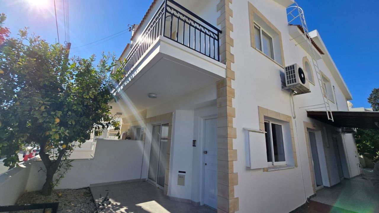 Дом Agios Athanasios - Tourist Area, Кипр, 100 м² - фото 1