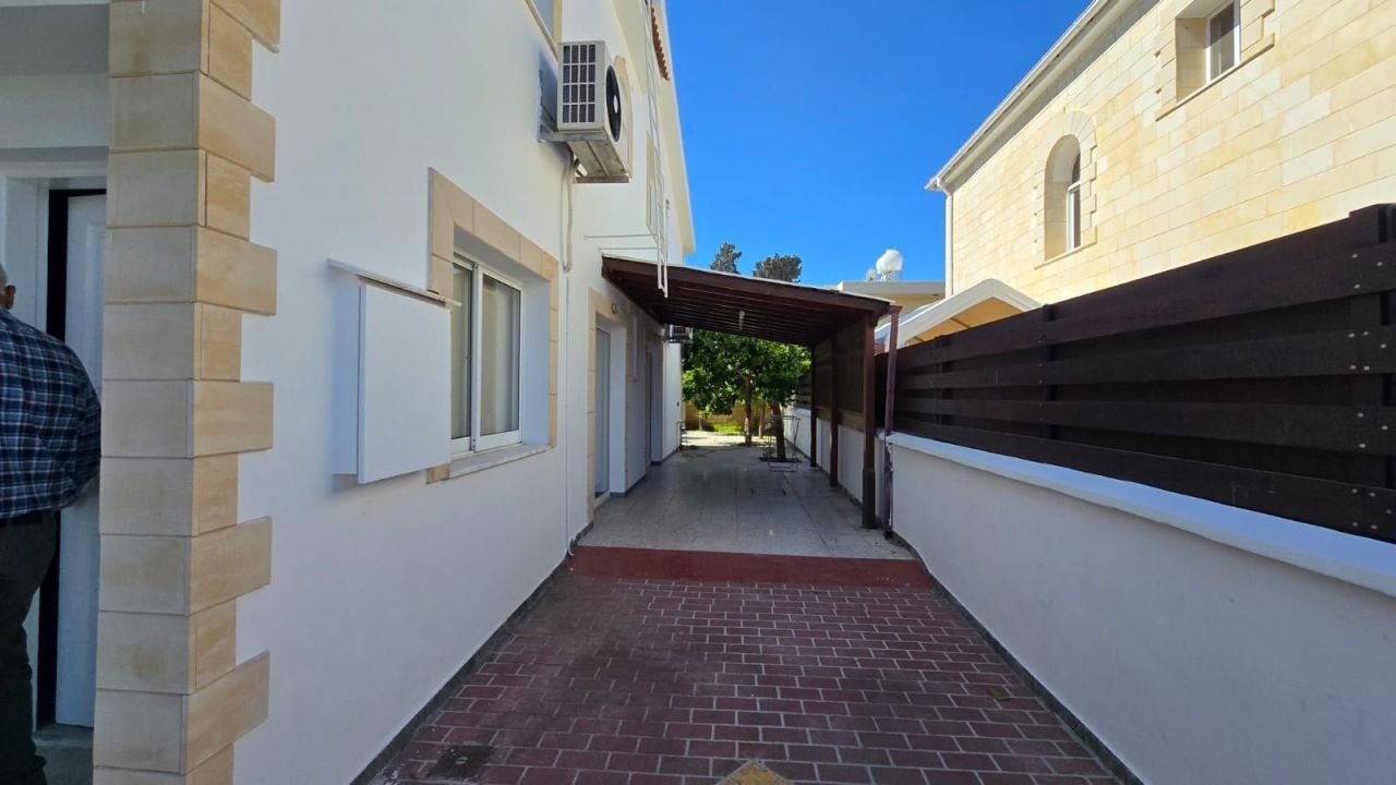 Дом Agios Athanasios - Tourist Area, Кипр, 100 м² - фото 4