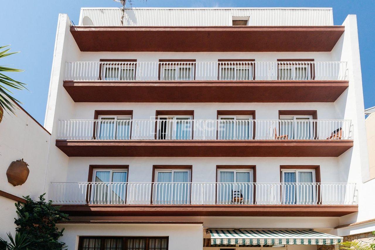 Отель, гостиница в Мальграт-де-Мар, Испания, 1 100 м² - фото 1