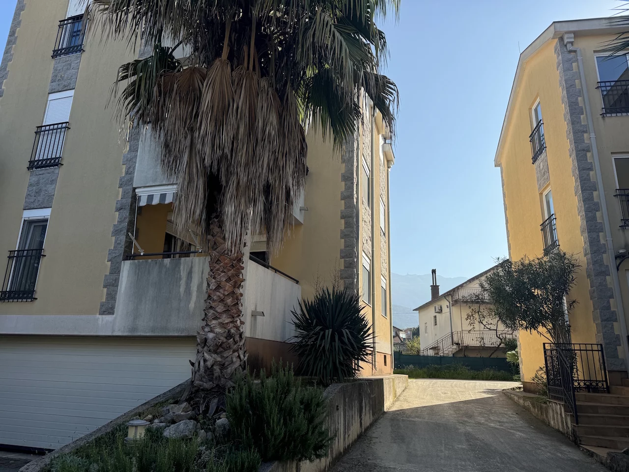 Квартира в Тивате, Черногория, 92 м² - фото 15