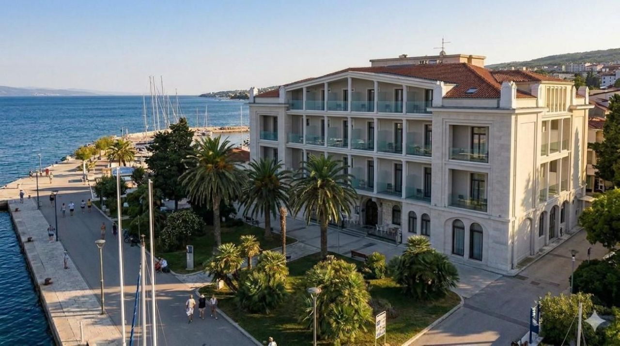 Отель, гостиница в Риеке, Хорватия, 9 300 м² - фото 1