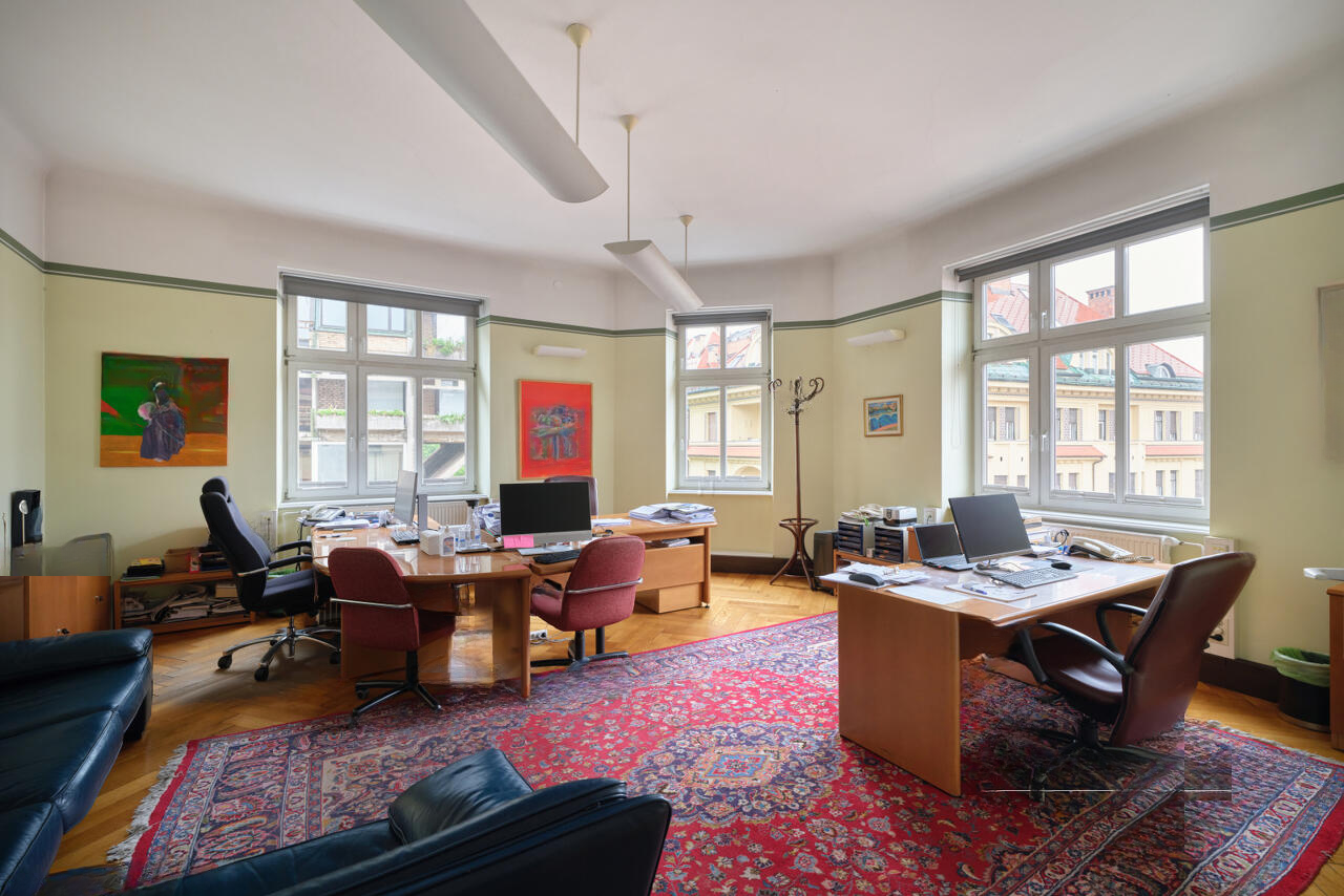Офис в Любляне, Словения, 355 м² - фото 1