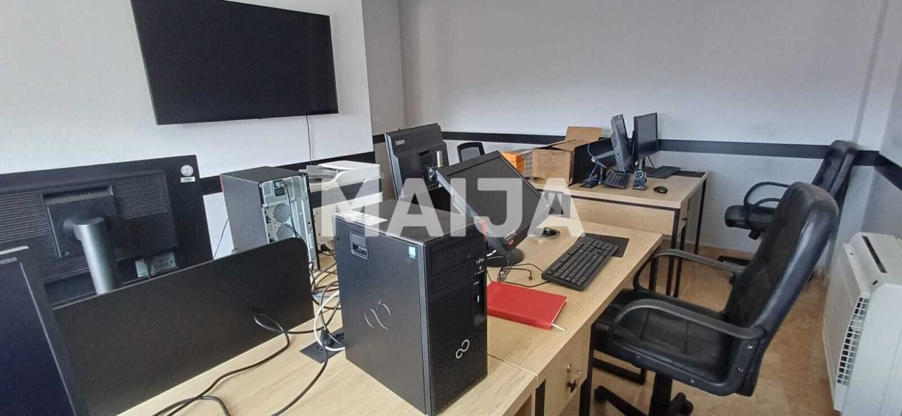 Офис в Тиране, Албания, 150 м² - фото 2