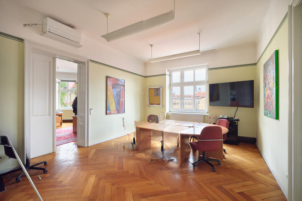 Офис в Любляне, Словения, 355 м² - фото 2