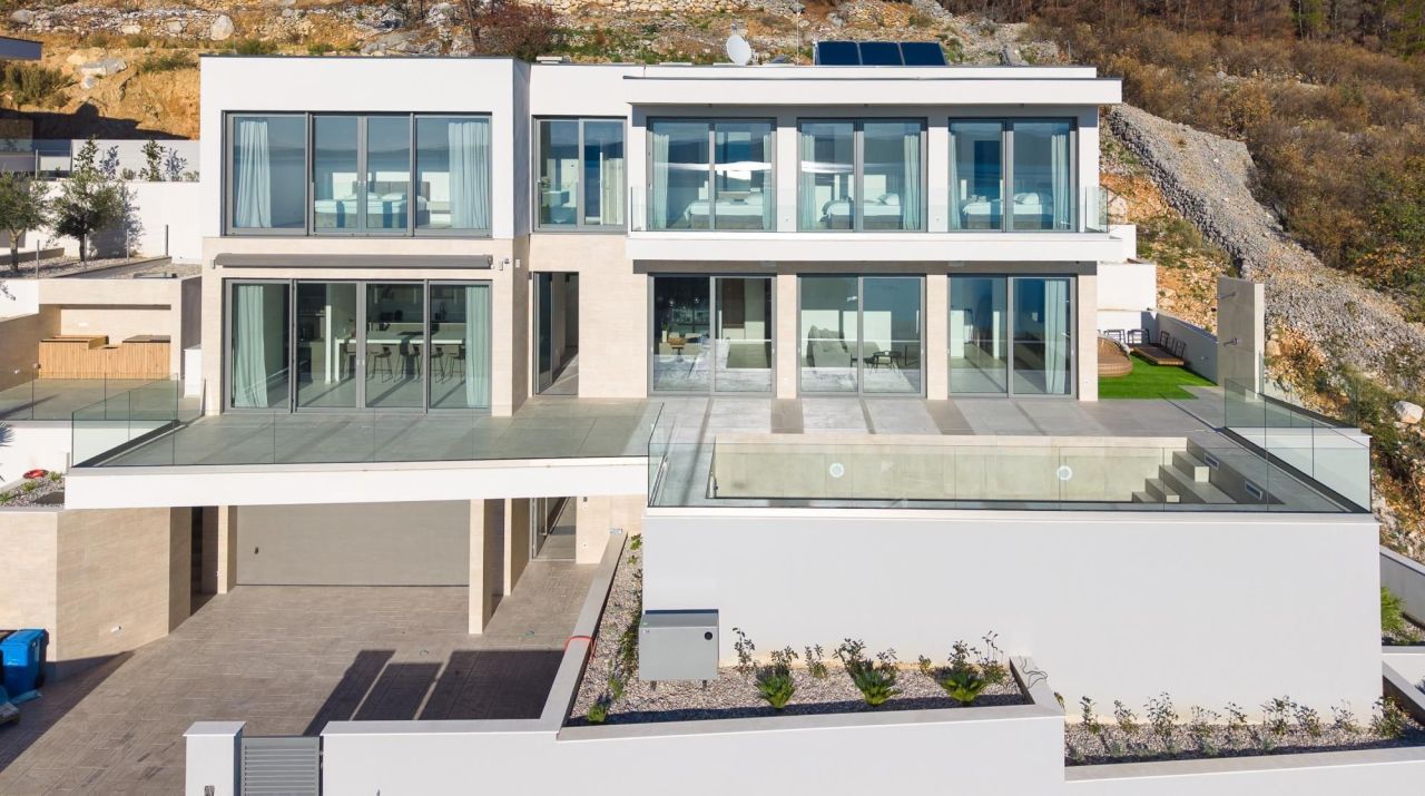 Вилла Dugi Rat, Хорватия, 420 м² - фото 1