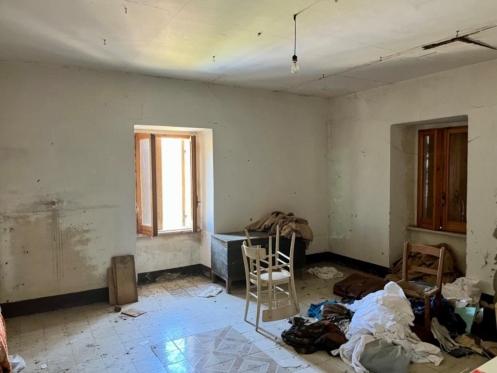 Дом под реконструкцию в Кастильоне-Мессер-Раймондо, Италия, 198 м² - фото 8
