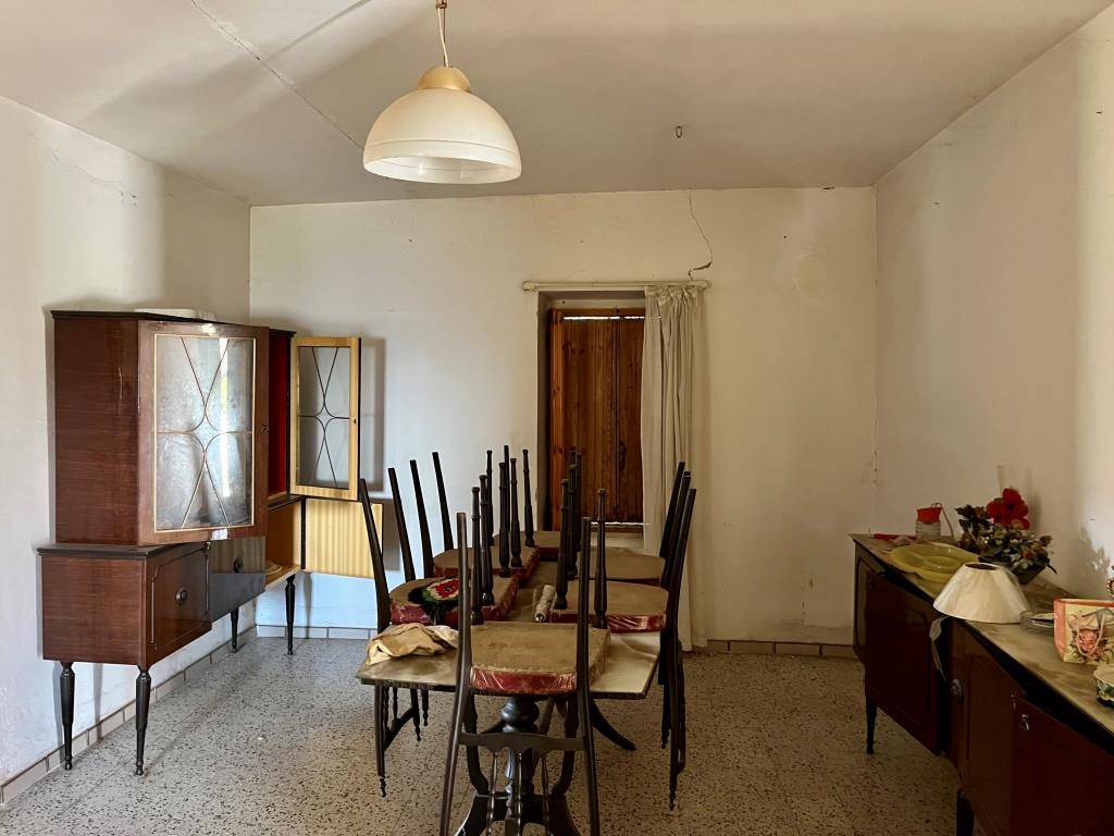 Дом под реконструкцию в Кастильоне-Мессер-Раймондо, Италия, 198 м² - фото 9