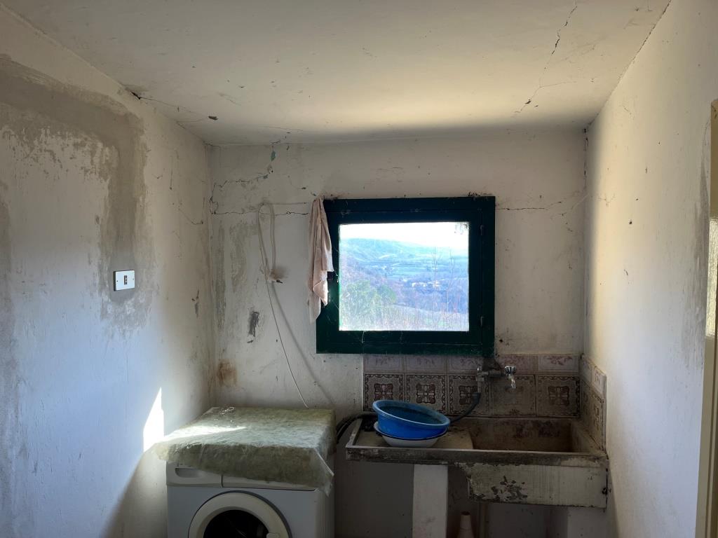 Дом под реконструкцию в Кастильоне-Мессер-Раймондо, Италия, 198 м² - фото 11