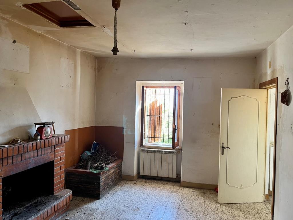 Дом под реконструкцию в Кастильоне-Мессер-Раймондо, Италия, 198 м² - фото 7